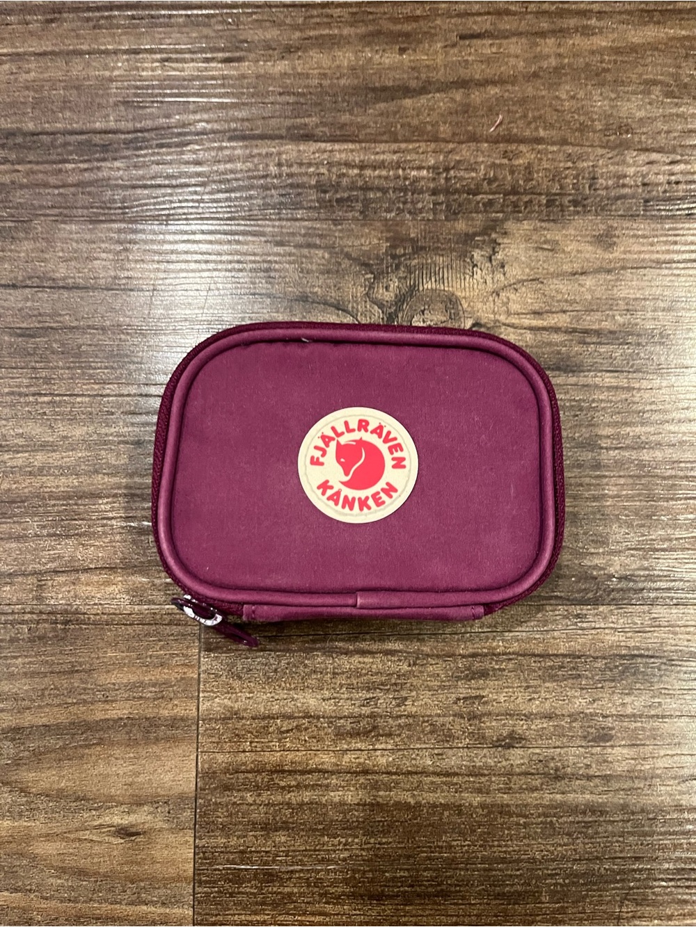 Plum Fjallraven Kanken wallet  with Cream Logo